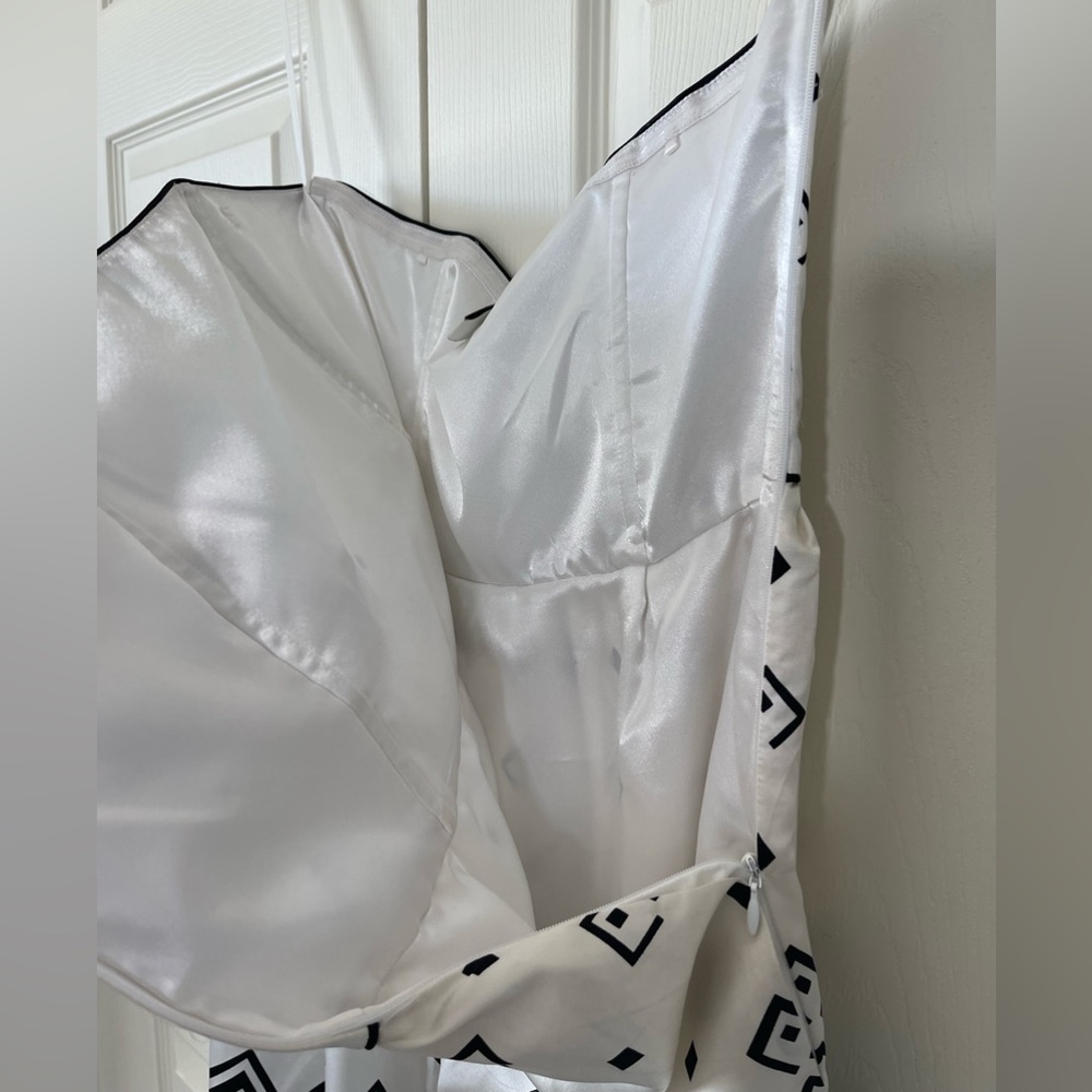 White House Black Market White & black 100% silk strapless dress - Picture 4 of 8